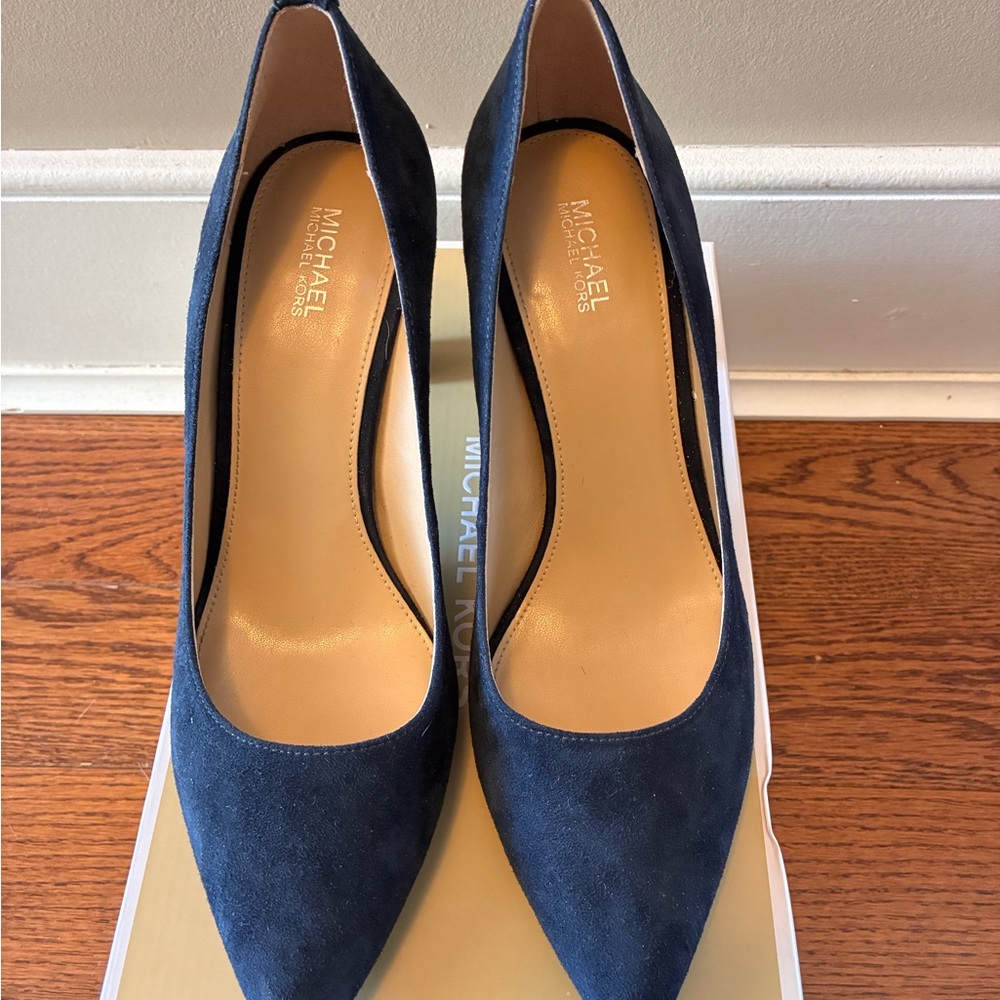 Michael Kors “Abbi Flex Pump” Navy Suede 7.5